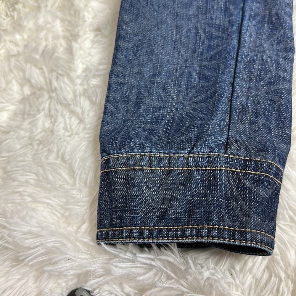 Chico’s Jean Jacket Women’s Size 0 Has Floral Design - Picture 3 of 10